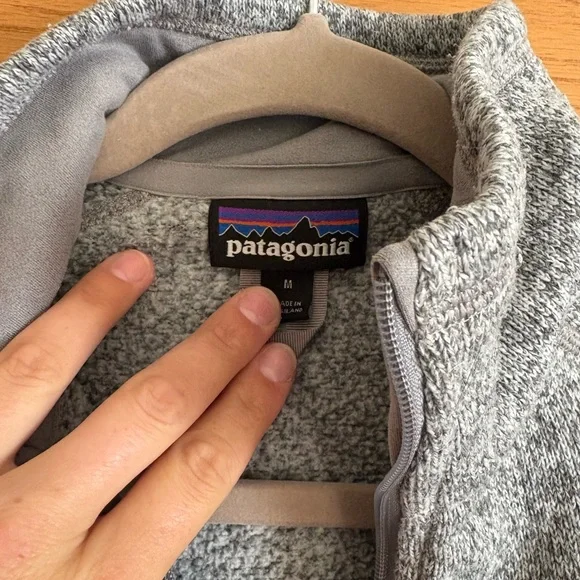 Patagonia Women's Heathered Gray Pullover - Picture 2 of 3